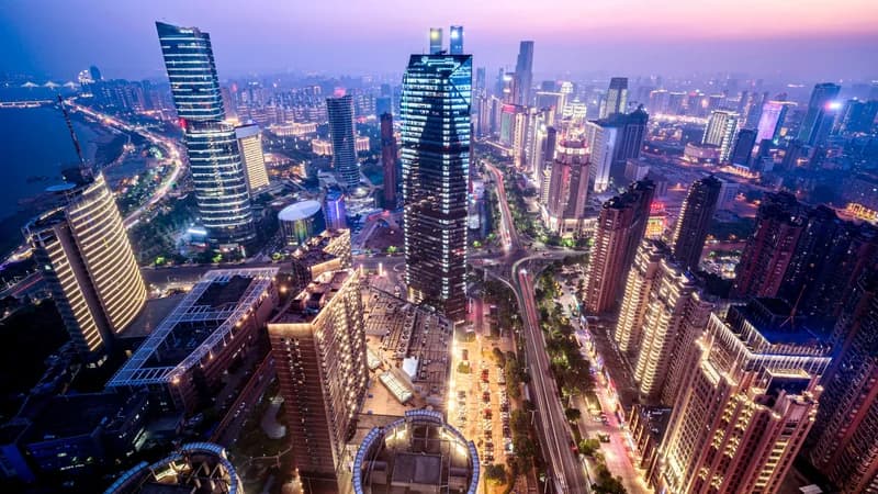 Will the highest temperature in Wuhan be 36°C on August 28?