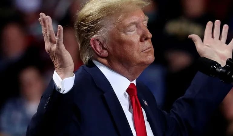 Trump görev süresi dolmadan azledilecek mi?