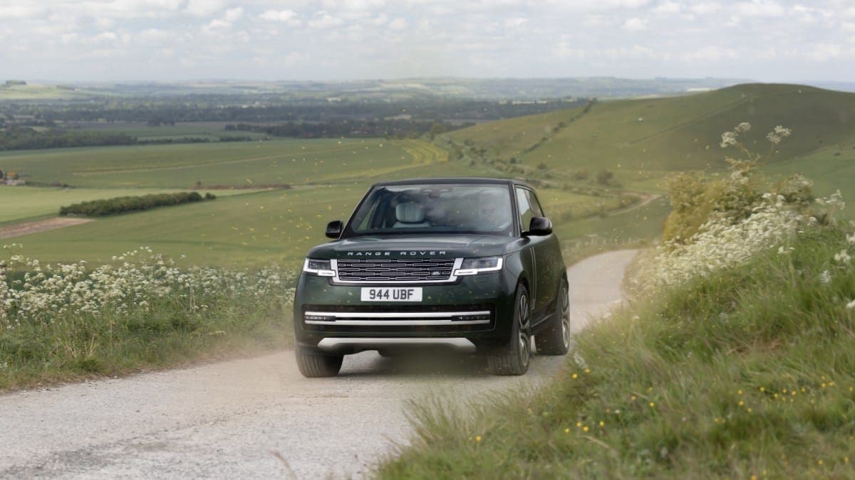 Le Range Rover 100 % électrique est enfin là : 550 ch, 599 km d’autonomie et un prix costaud