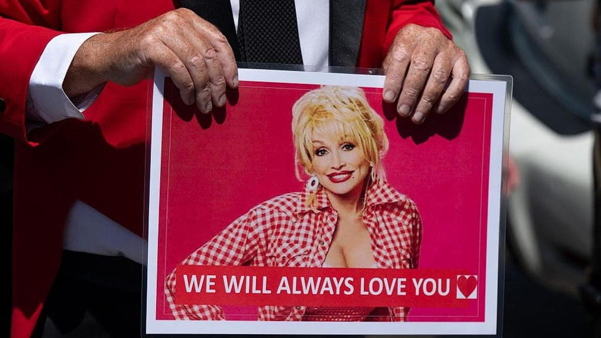 Dolly Parton, la rapida malattia dopo la morte del marito. “Mi ero trascurata”