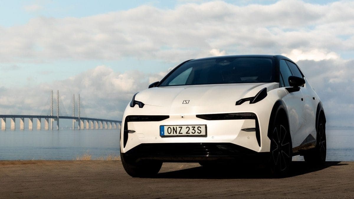 Guerre des prix des voitures chinoises, plus d’autonomie pour le Scénic et le Tesla Model Y explose les scores : le récap’ Vroom de la semaine