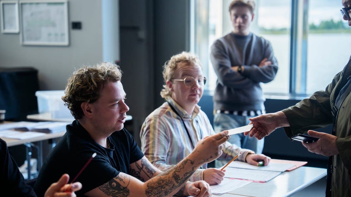 Icelanders vote on whether they want to join the EU