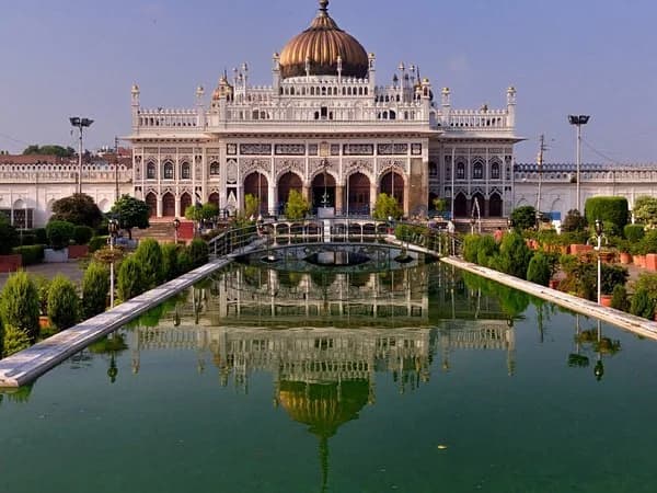 Will the highest temperature in Lucknow be 32°C on October 19?