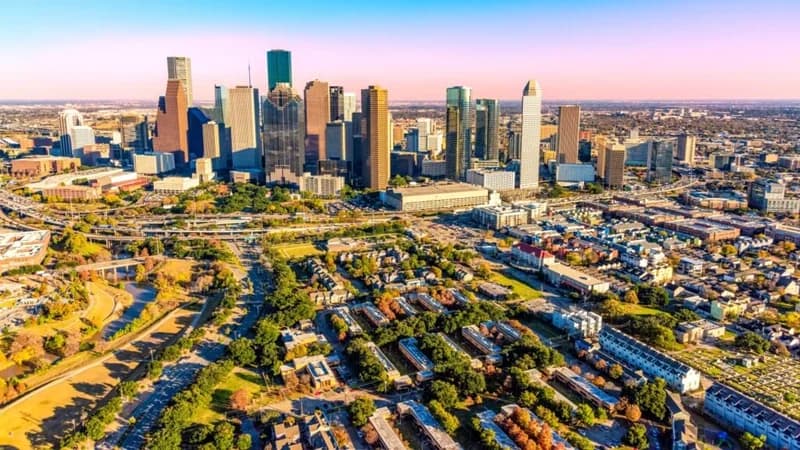 Will the highest temperature between 98-99°F on August 17?