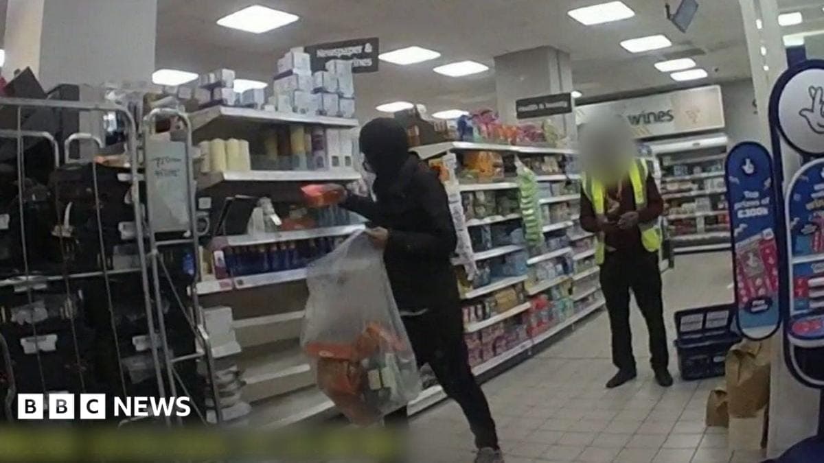 Prolific shoplifters behind more than 28,000 offences, finds