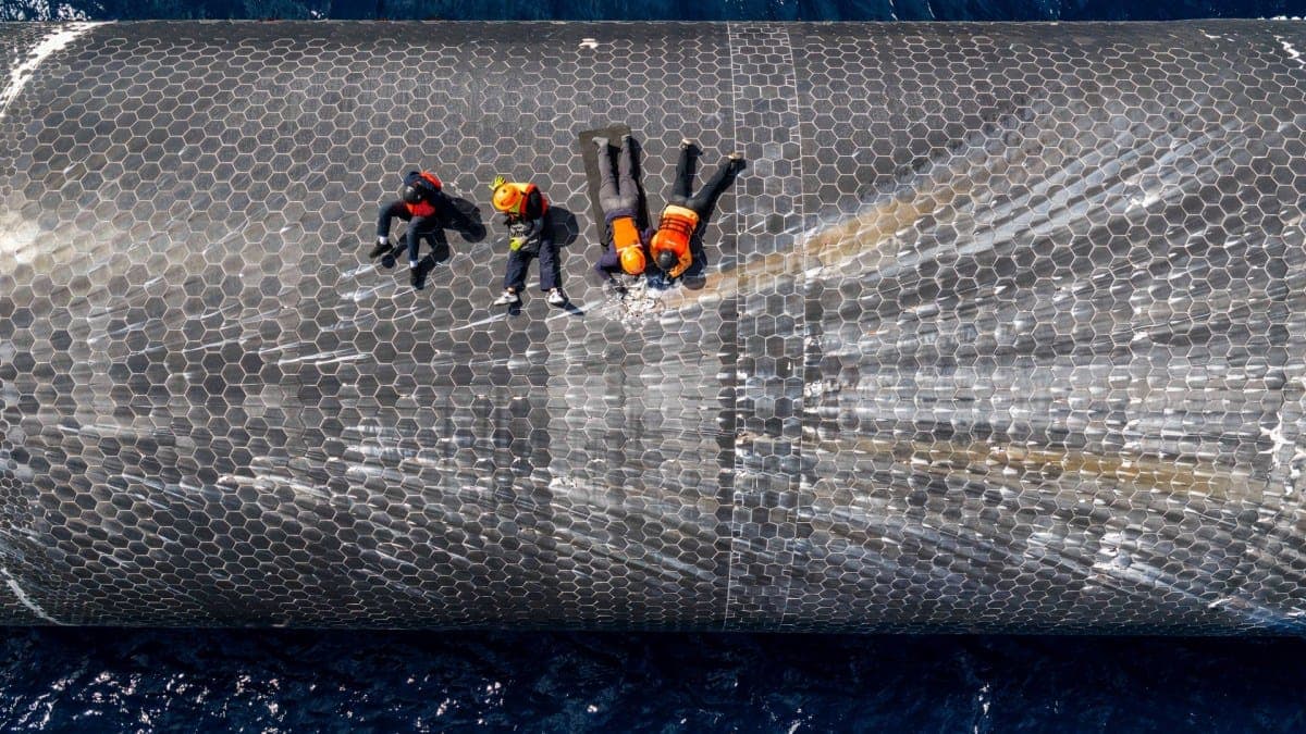 Starship : les ingénieurs de SpaceX prélèvent des tuiles du Ship 40 en pleine mer