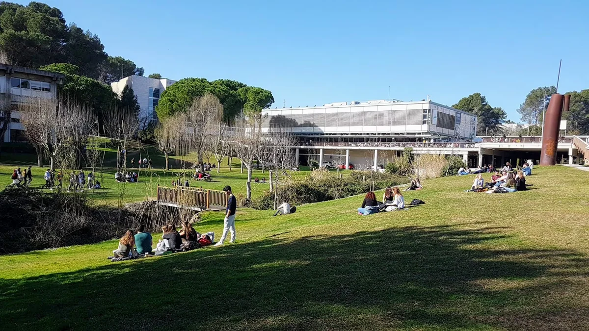 Ranking CYD: las 12 mejores universidades españolas para estudiar la carrera
