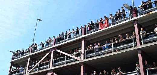 Mercedes-Benz: Mitarbeitende protestieren gegen Sparpläne in Sindelfingen, Stuttgart, Bremen, Hamburg