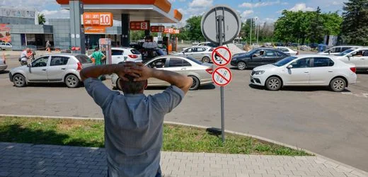 Russlands Tankstellen schränken Angebot offenbar flächendeckend ein