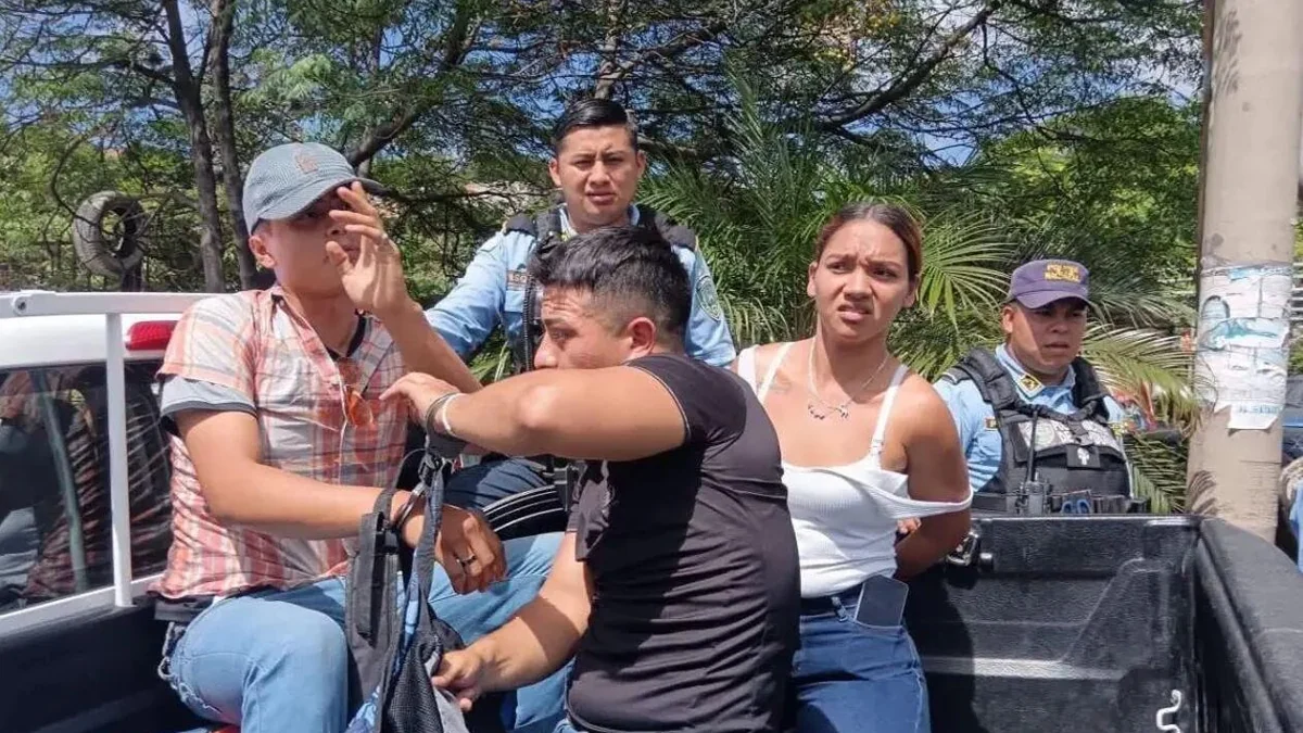 Honduras: Capturan a dos salvadoreños y una nicaragüense por presuntos asaltos en buses