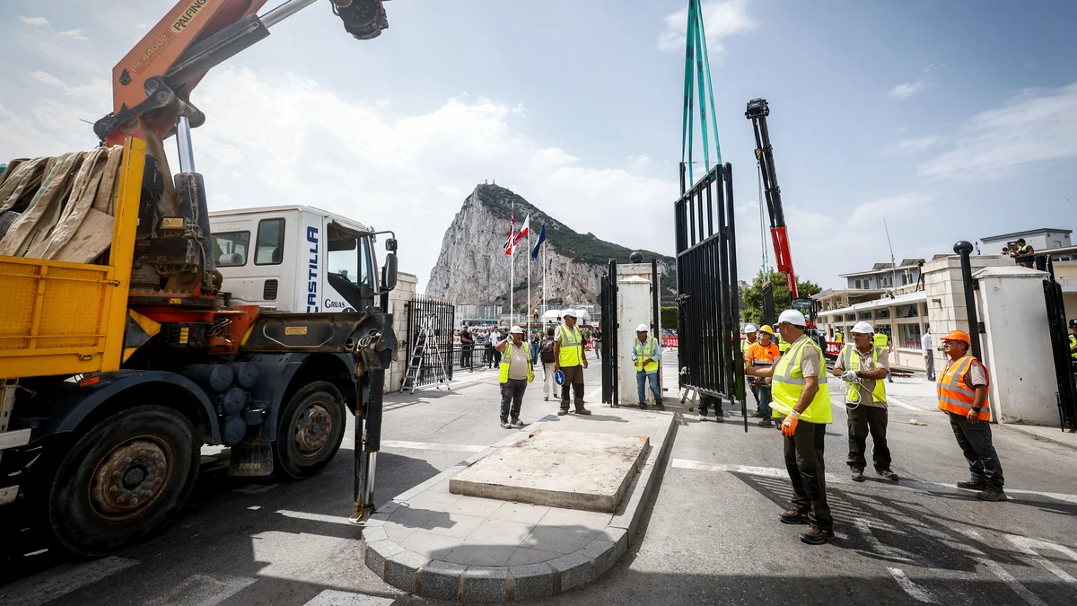 España 'pasa de pantalla' en Gibraltar y deja atrás el conflicto por la soberanía: "Un brexit con una Verja cerrada sería una tragedia para el pueblo"