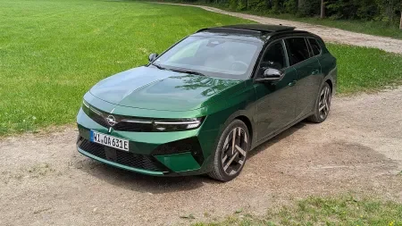 heise+ | Opel Astra Electric als Sports Tourer im Test: Zu kurz gesprungen