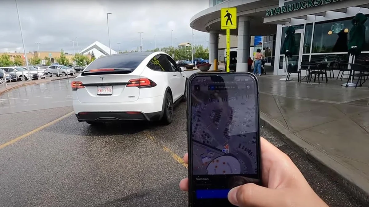 Tesla’nın gelişmiş araç çağırma özelliği güncelleme ile yüzde 33 hızlandı