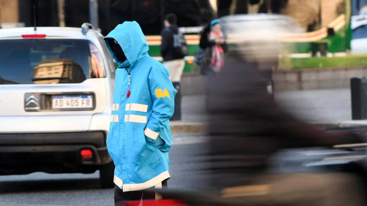 Pronóstico en el AMBA: vuelve el frío con mínimas de 6°C y rigen alertas por lluvias y nevadas en tres provincias