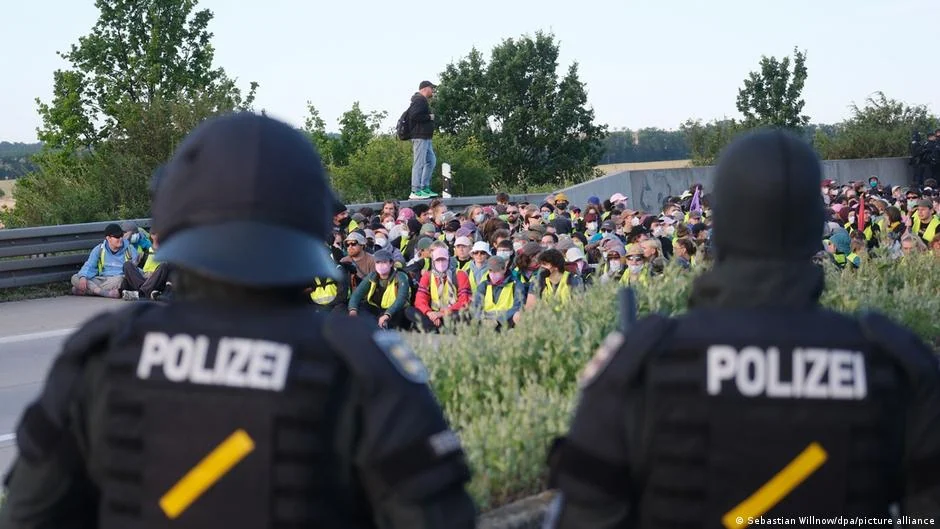 AfD kongresine karşı 20 bin kişilik protesto gösterisi