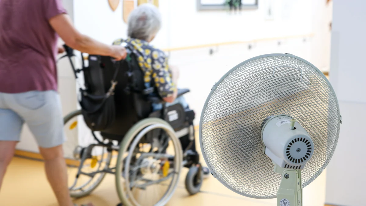Vor Warkens reform im Kabinett: Was tun gegen unbezahlbare Pflege?