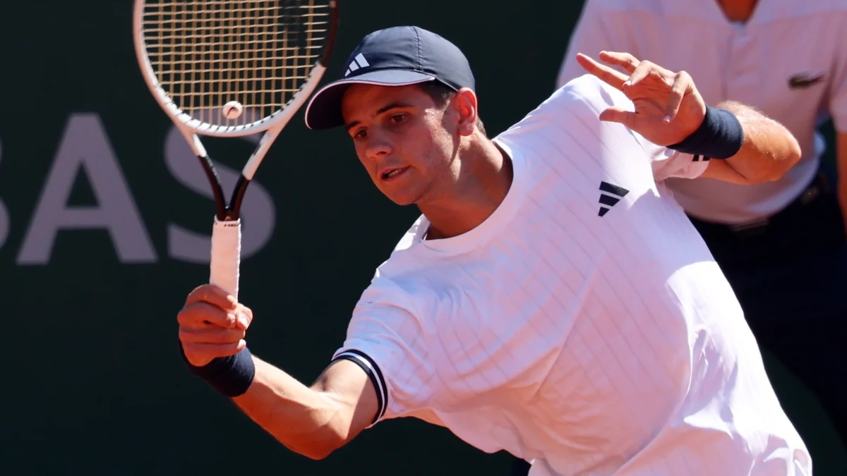 Jódar aprende a sufrir en un Grand Slam y se mete en tercera ronda de Roland Garros