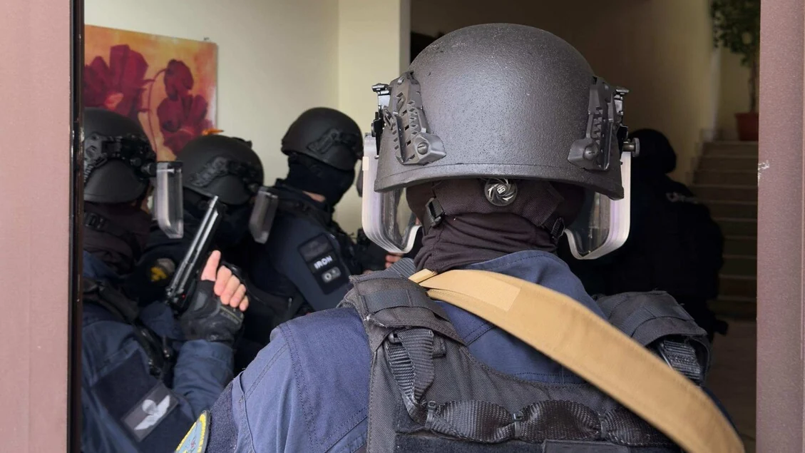 Sequestri di persona, torture e bombe, misure per 6 persone