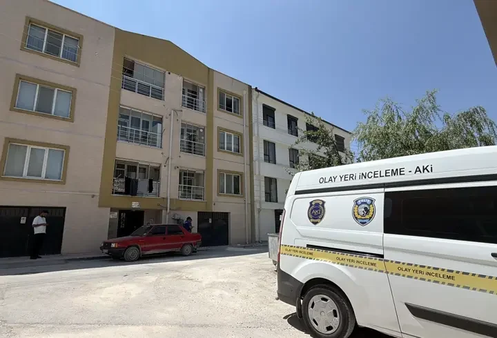 3’üncü kattan düşen 3 yaşındaki çocuk ağır yaralandı