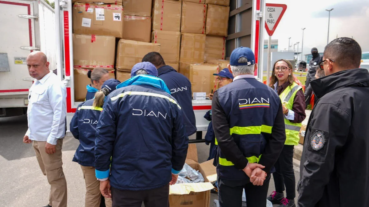 Autoridades incautaron más de $1.300 millones en mercancía de contrabando en Bogotá