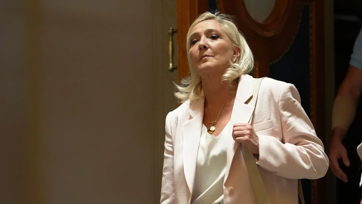 F.A.Z. Podcast für Deutschland: Mit Fußfessel in den Wahlkampf? Wie Marine Le Pen ihrem Urteil trotzt
