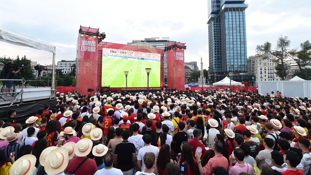 Fútbol/Mundial.Colón ampliará aforo y se mantendrán las pantallas en Puente del Rey para ver el España-Francia en Madrid