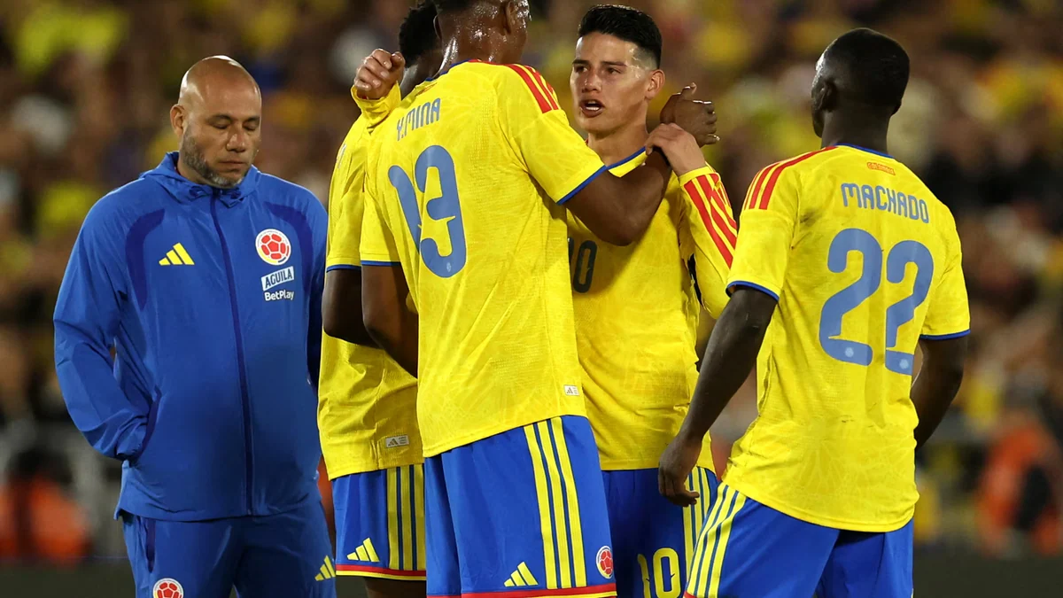 Jugadores de Costa Rica hicieron fila para tomarse foto con James Rodríguez tras el partido contra la selección Colombia: el momento se hizo viral