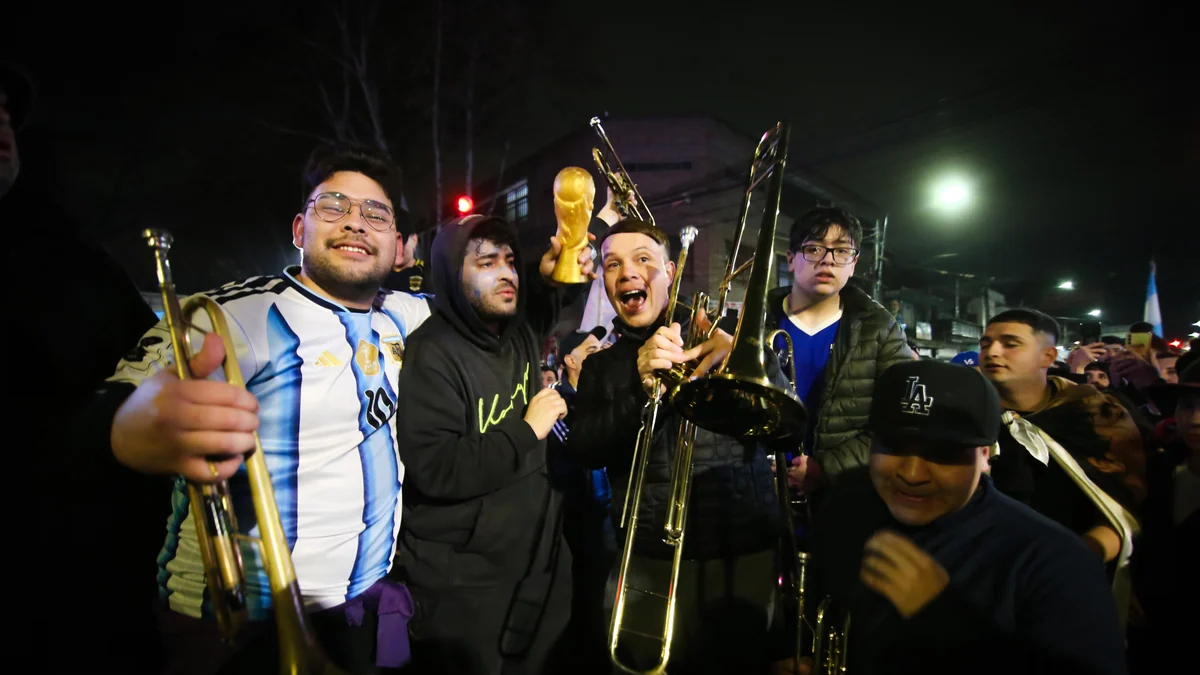 El túnel de Caseros se convirtió otra vez en una fiesta con el trombón de Joaquín Agüero