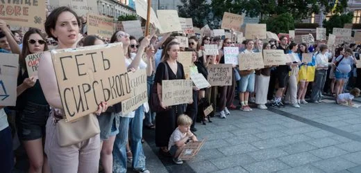Ukraine: Erneut demonstrieren Tausende in Kyjiw gegen Ablöse von Verteidigungsminister Fedorow