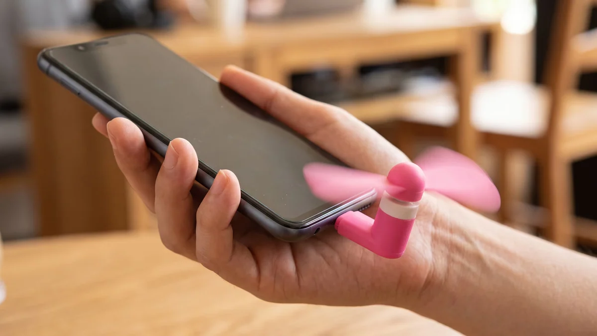 Si te gusta conectar un ventilador USB a tu celular deja de hacerlo porque estás dañando su batería