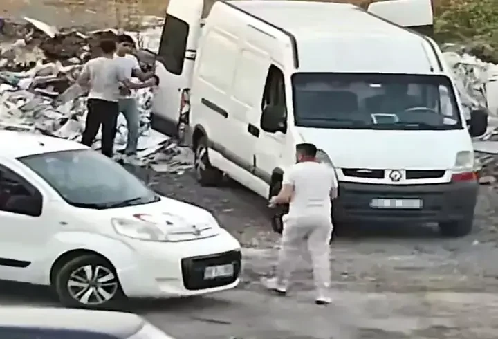 Avcılar'da kaçak moloz döken 2 araç sahibine 100 bin lira ceza