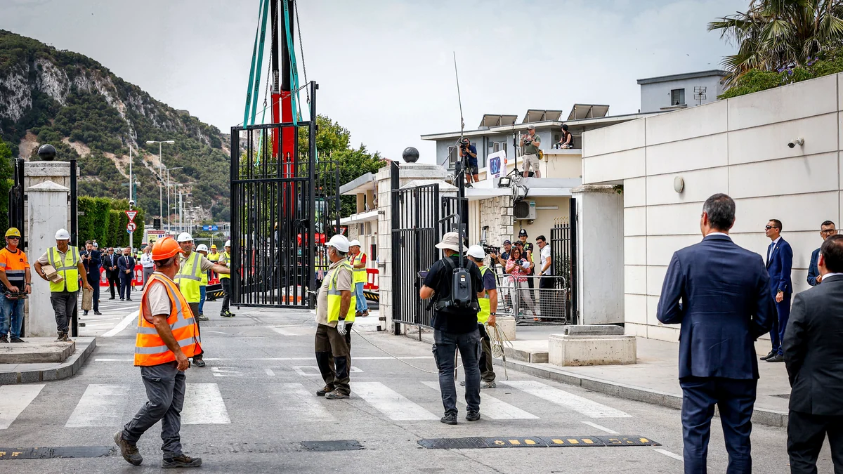 Pedro Sánchez, tras la retirada de la Verja de Gibraltar, que ya es historia: "Los conflictos no están para gestionarlos sino para resolverlos"