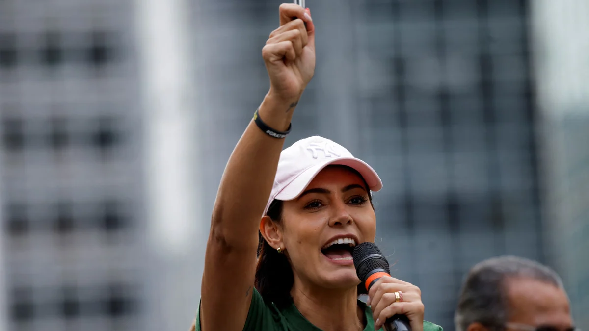 Michelle Bolsonaro dejó la presidencia del PL Mulher tras un fuerte enfrentamiento con Flávio Bolsonaro