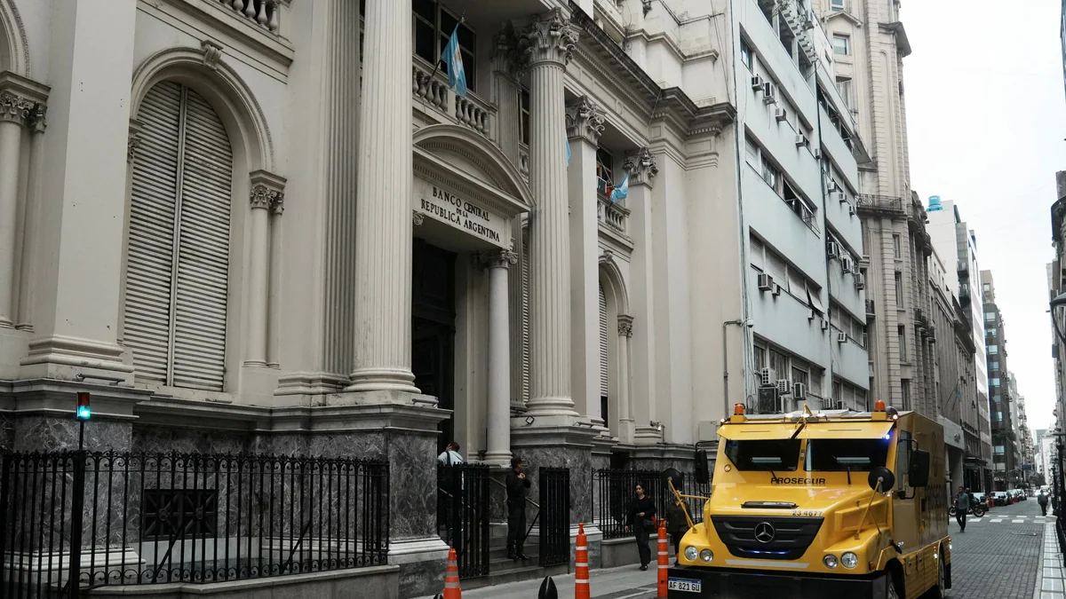 La racha de compra de dólares del Banco Central ya es la tercera más larga de la historia