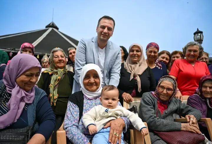 Bornova'da Anneler Günü'nde kutlama