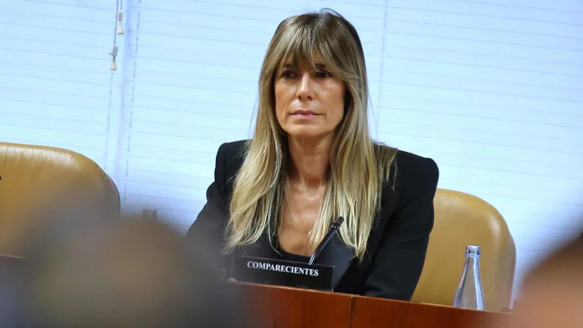 La acusación popular pide que se le retire el pasaporte a Begoña Gómez y se le prohíba salir del país
