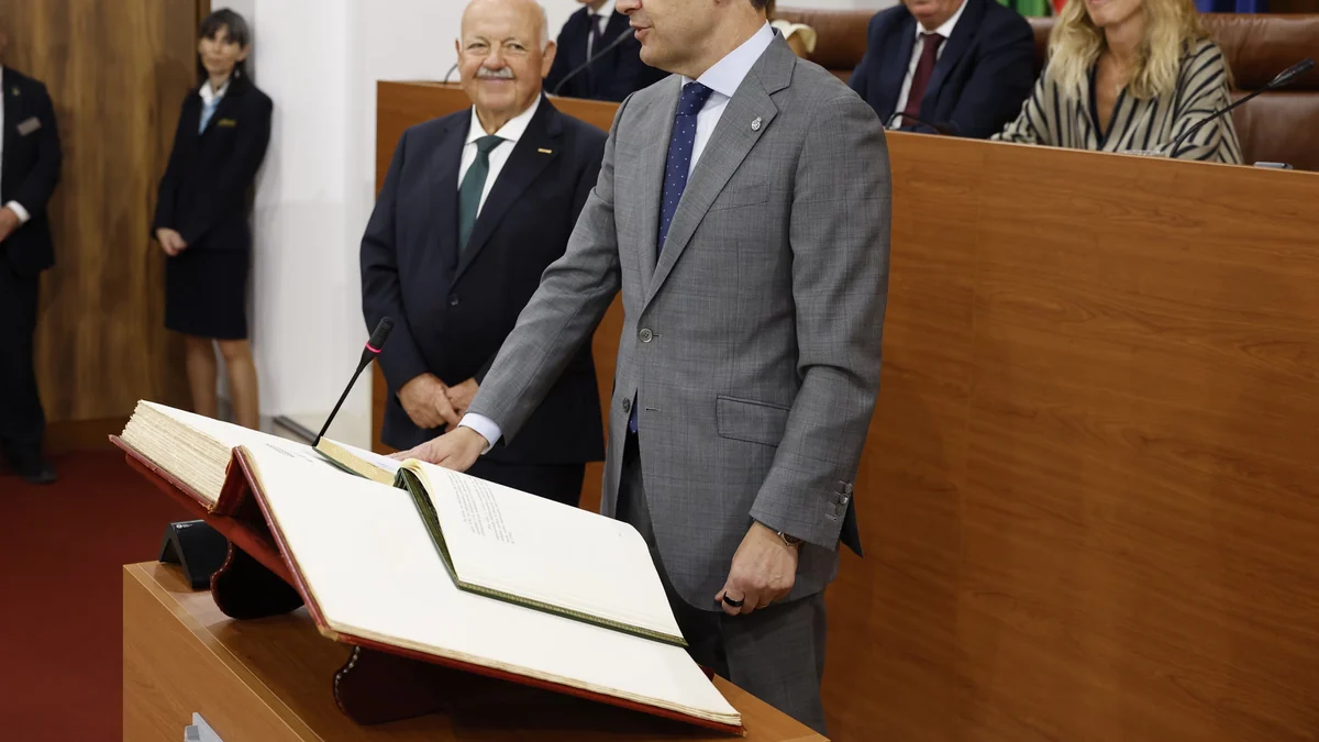 Moreno busca el apoyo de Vox para ser reelegido presidente de la Junta de Andalucía