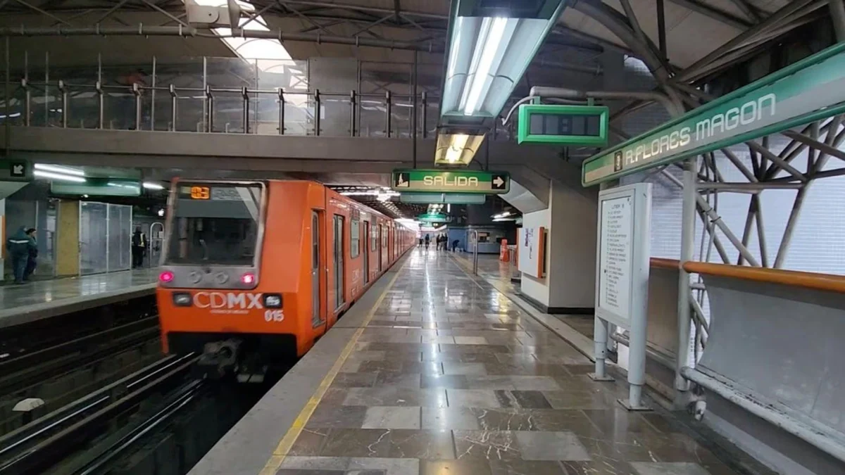 ¿Qué está pasando en el Metro CDMX y Metrobús hoy 15 de julio?: servicio lento en la Línea 8