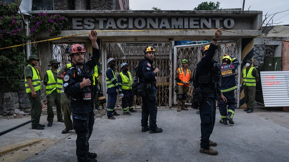 Medio mundo al rescate de Hernán: más de 100 personas de 10 países tratan de salvar a un venezolano tras una semana bajo los escombros