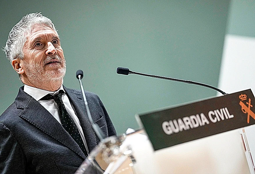 Mandos de la Guardia Civil urgen a Marlaska cambiar la ley para poder disparar a los motores de las narcolanchas