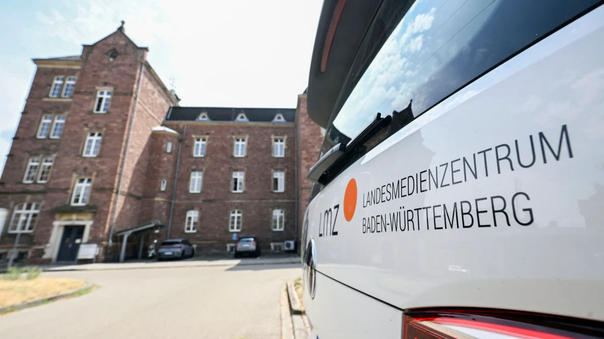 Steuerverschwendung: Ein riesiger Fuhrpark und ein Videostudio für „digitale Weihnachtsgrüße“