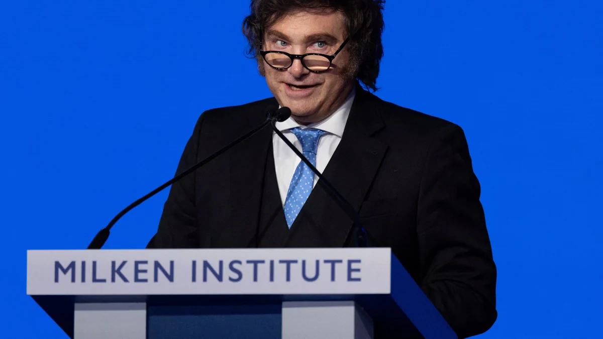Javier Milei afirma que Roberto Sánchez, derrotado en las elecciones, representaba la “debacle comunista” para Perú