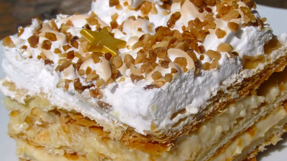 Receta de tarta costrada soriana, el postre tradicional con hojaldre, crema pastelera y nata ideal para celebrar