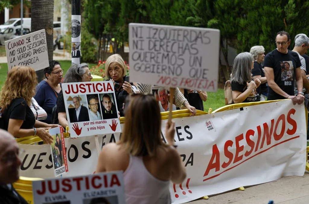 Una víctima de la dana acusa a la jueza de "actuar de modo intimidatorio" para "limitar" su protesta pública frente al juzgado