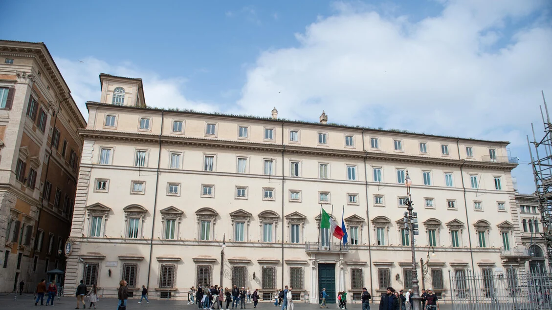 Ok dal Consiglio dei ministri alla proroga della tassa sui pacchi al primo ottobre