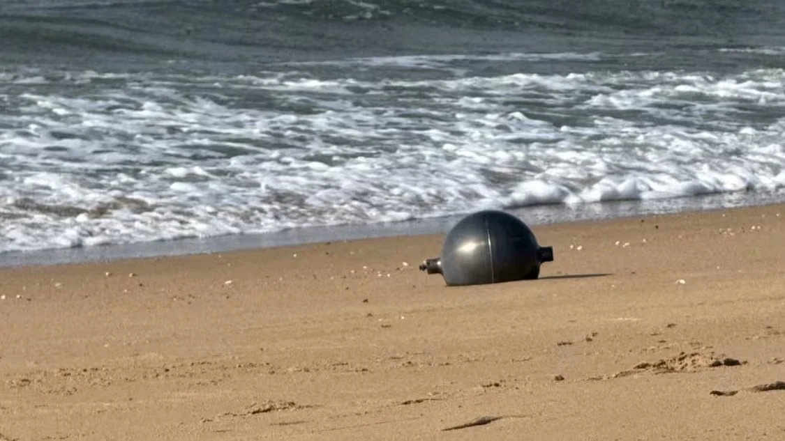 La policía de Queensland confirma el hallazgo de seis esferas metálicas en Forrest Beach