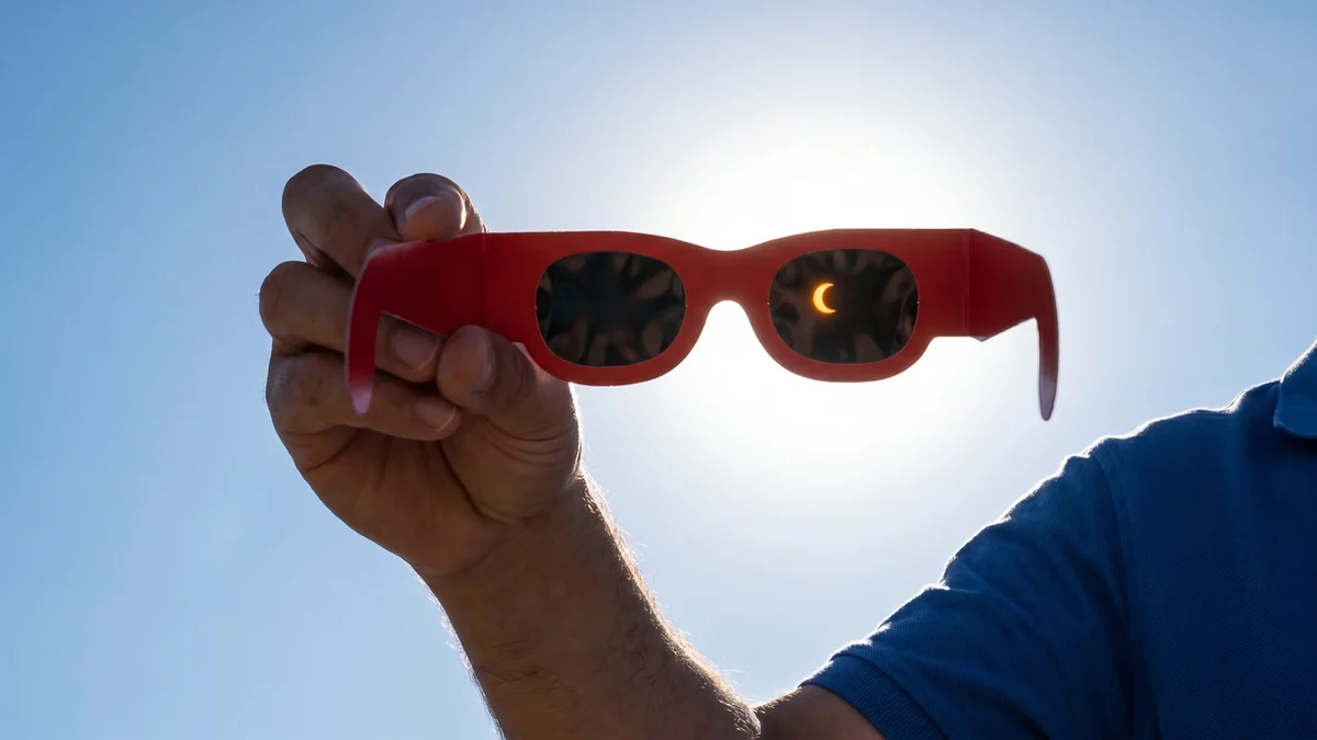 La fascinación por un eclipse no es solo mirar al cielo: la brecha de información, la dopamina y un recuerdo que se queda