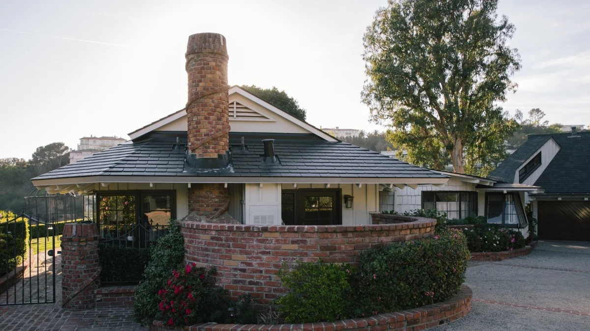Qué compró y vendió Elon Musk durante su búsqueda de "no tener casa propia"