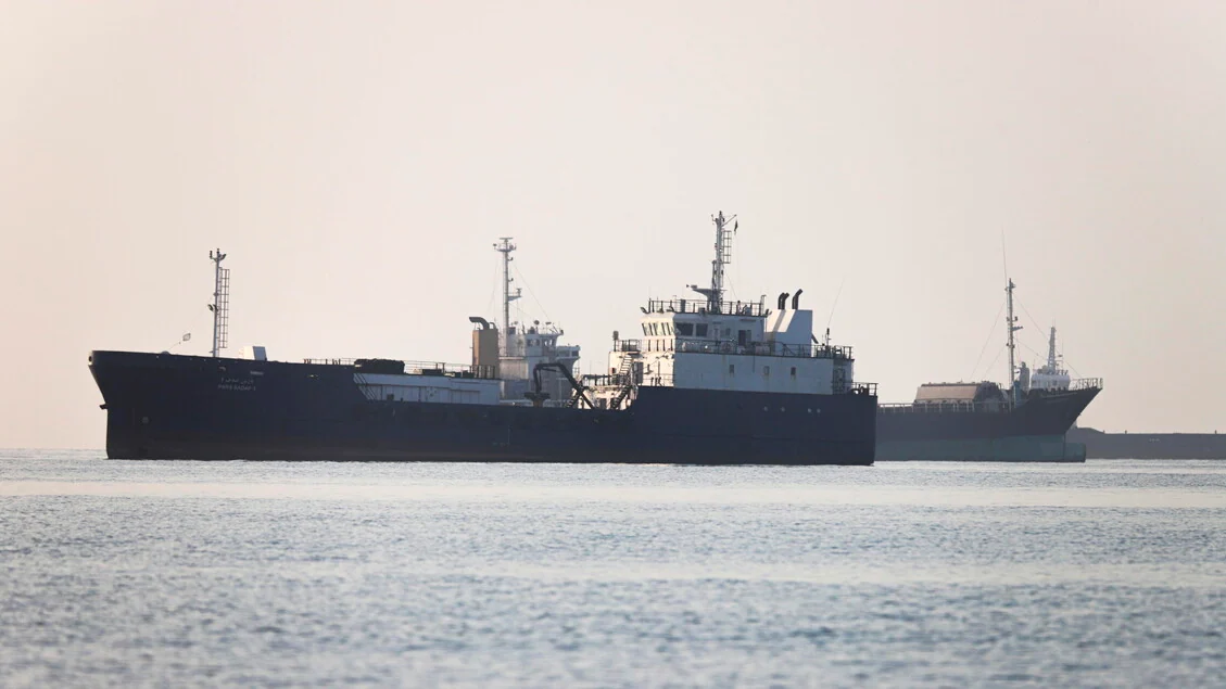 'Petroliere iraniane oltrepassano la zona di blocco Usa, è la prima volta in 2 mesi'