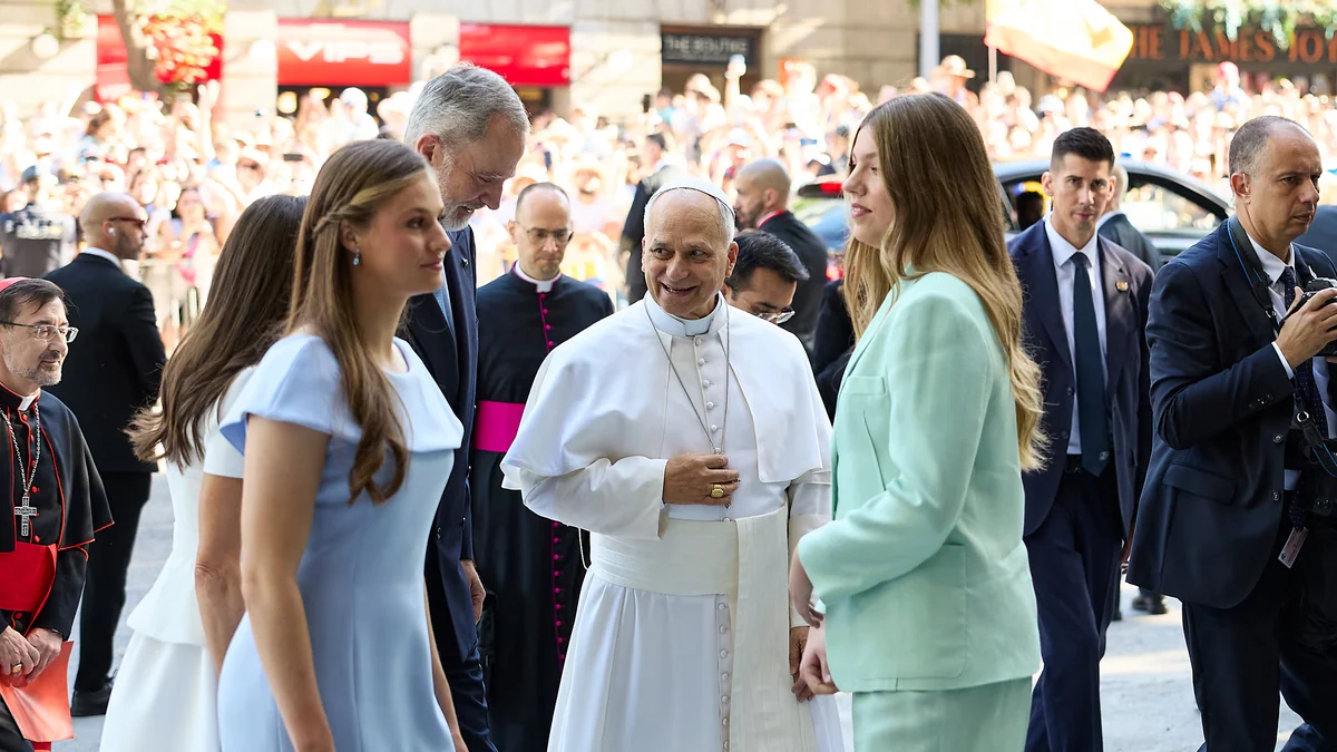 La princesa Leonor y la infanta Sofía van al concierto de Bad Bunny tras asistir a la misa con el Papa en Madrid